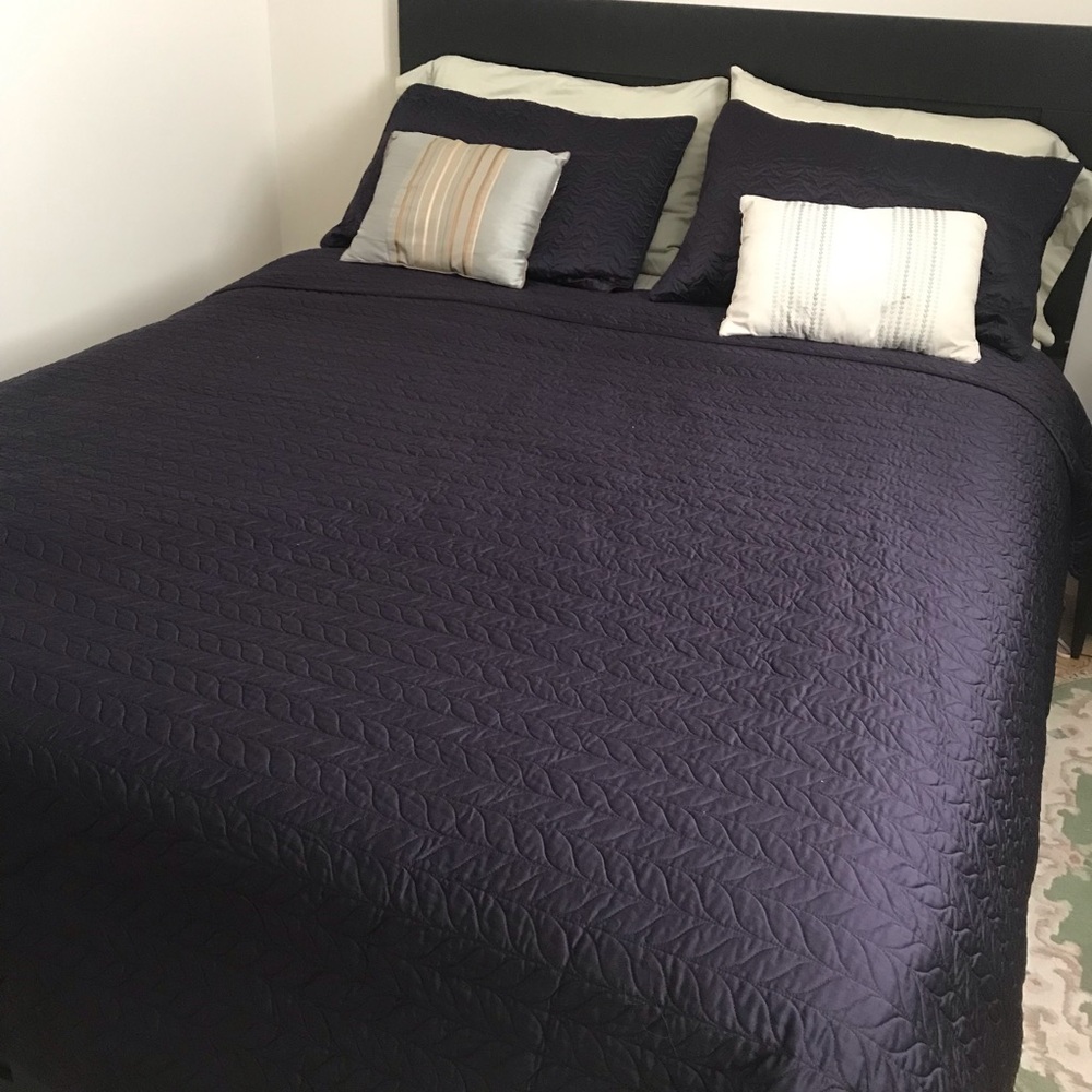 Bedspread - Picture 2 of 2